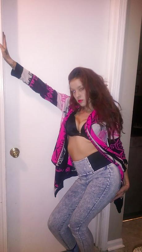 10P Latina cleavage