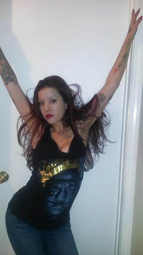 10P Latina cleavage