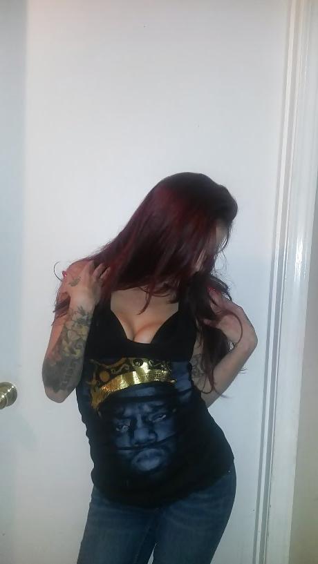 10P Latina cleavage