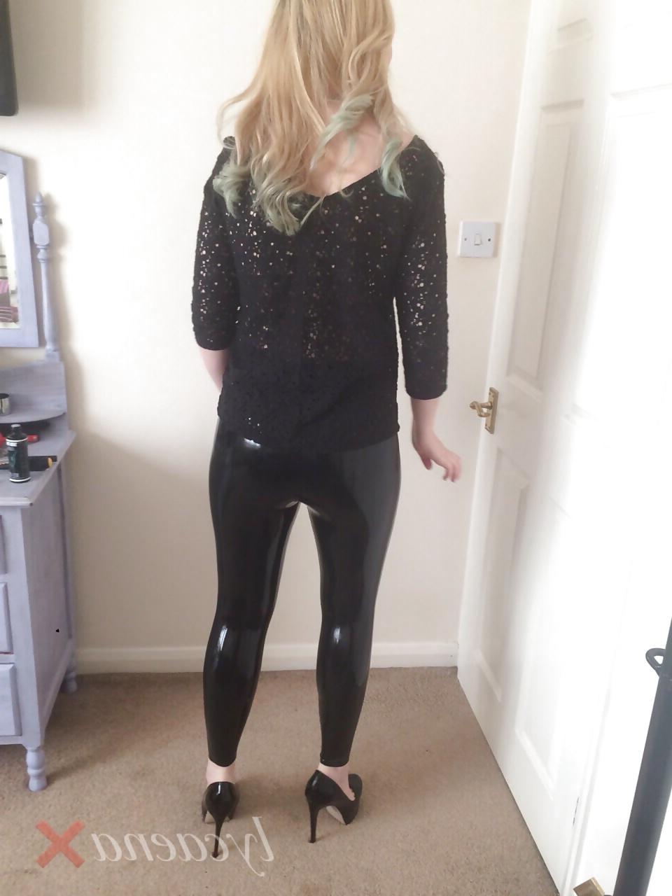 13P Latex leggings and high heels in public