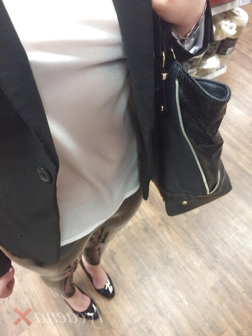 13P Latex leggings and high heels in public