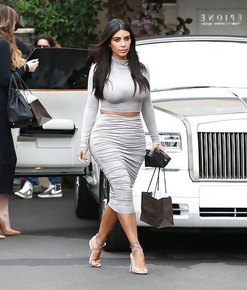 19P Kim or Khloe