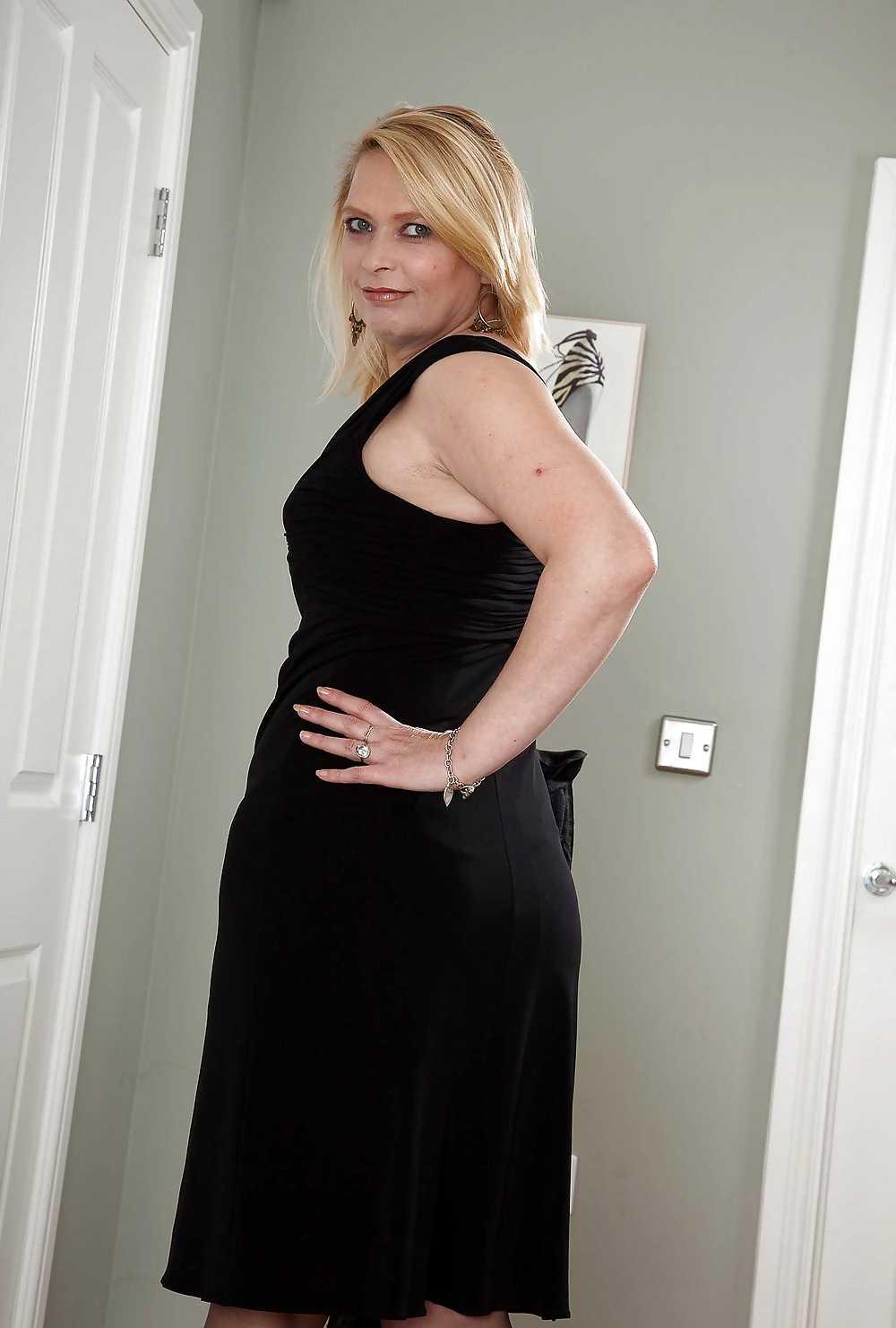 25P Tammy - another gorgeous housewife