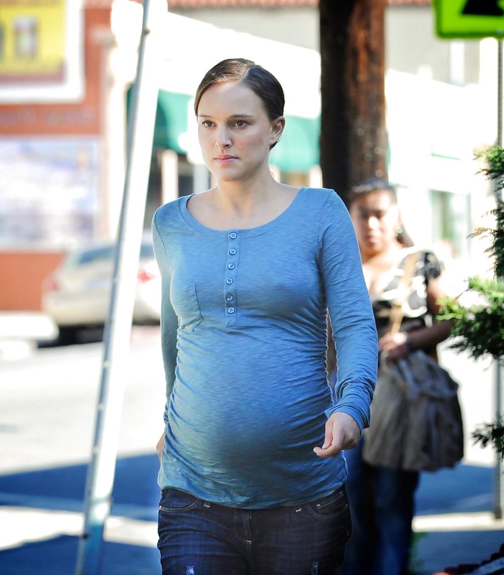 25P Natalie Portman leaving Square One restaurant in Silverlake