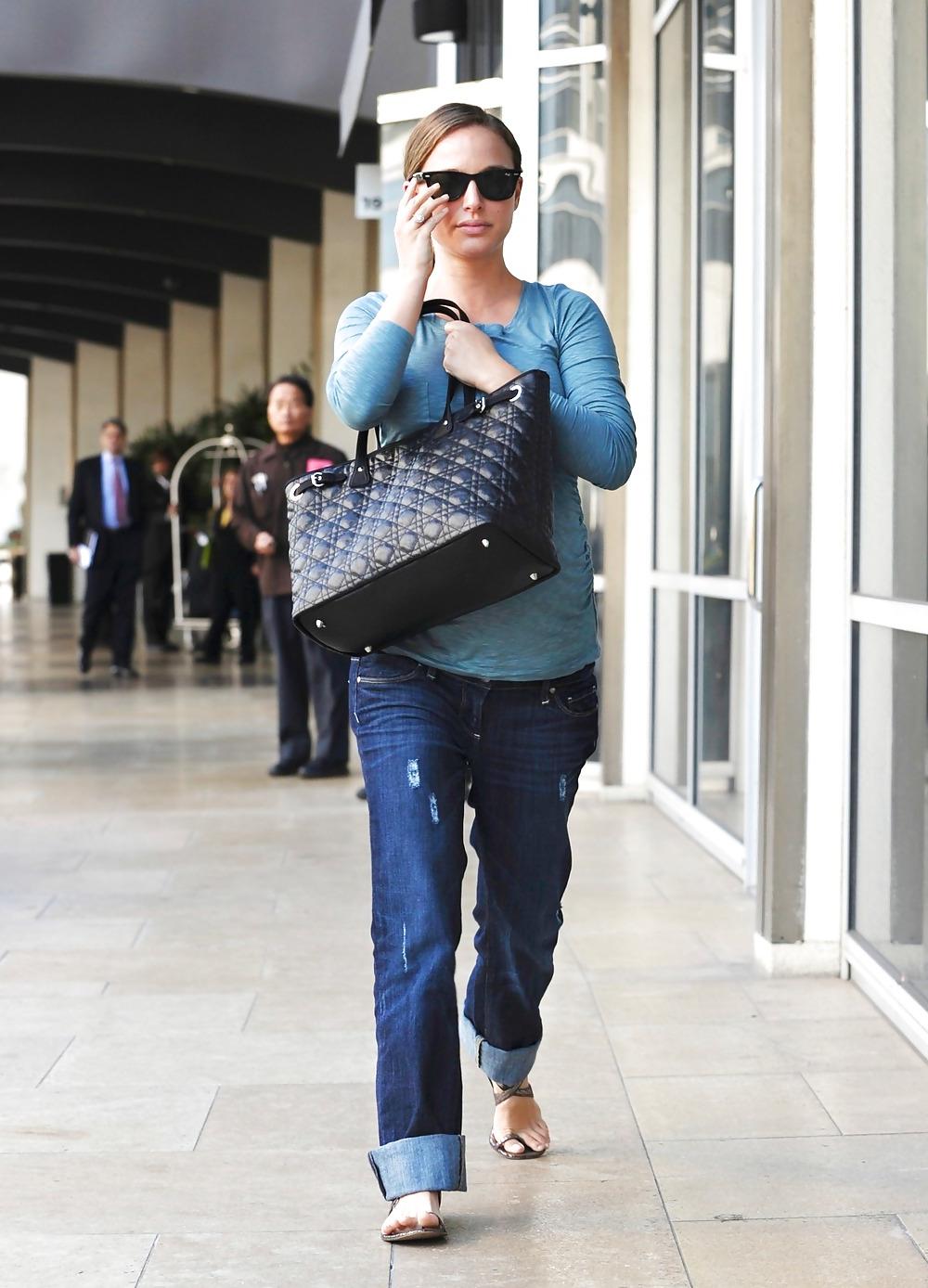 25P Natalie Portman leaving Square One restaurant in Silverlake