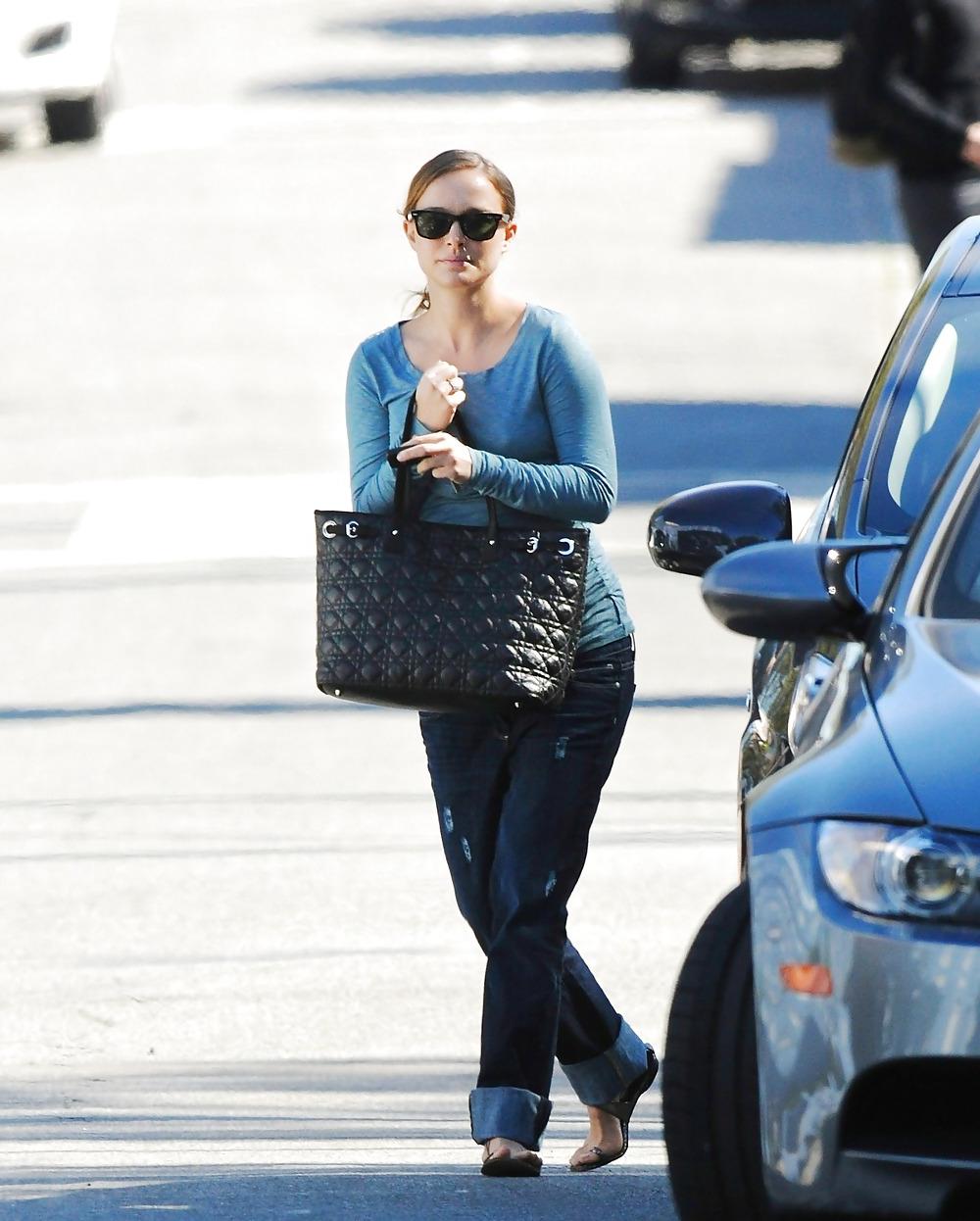 25P Natalie Portman leaving Square One restaurant in Silverlake