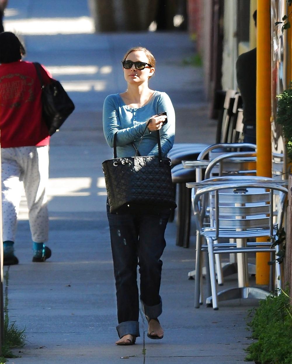 25P Natalie Portman leaving Square One restaurant in Silverlake
