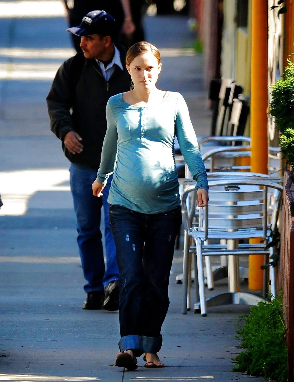 25P Natalie Portman leaving Square One restaurant in Silverlake