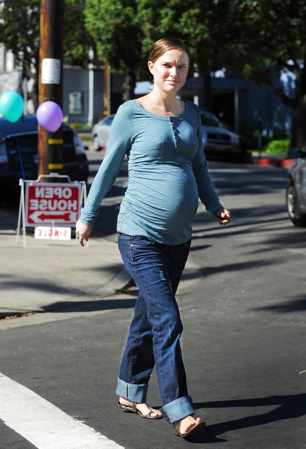 25P Natalie Portman leaving Square One restaurant in Silverlake
