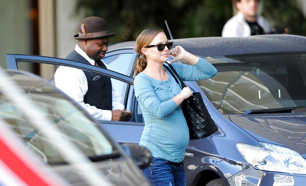 25P Natalie Portman leaving Square One restaurant in Silverlake