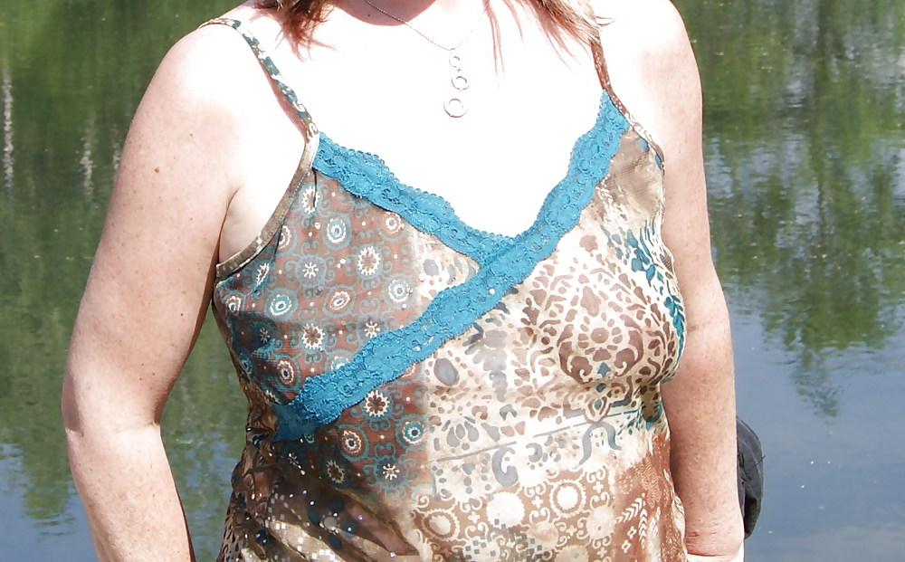 14P Braless cleavage see through