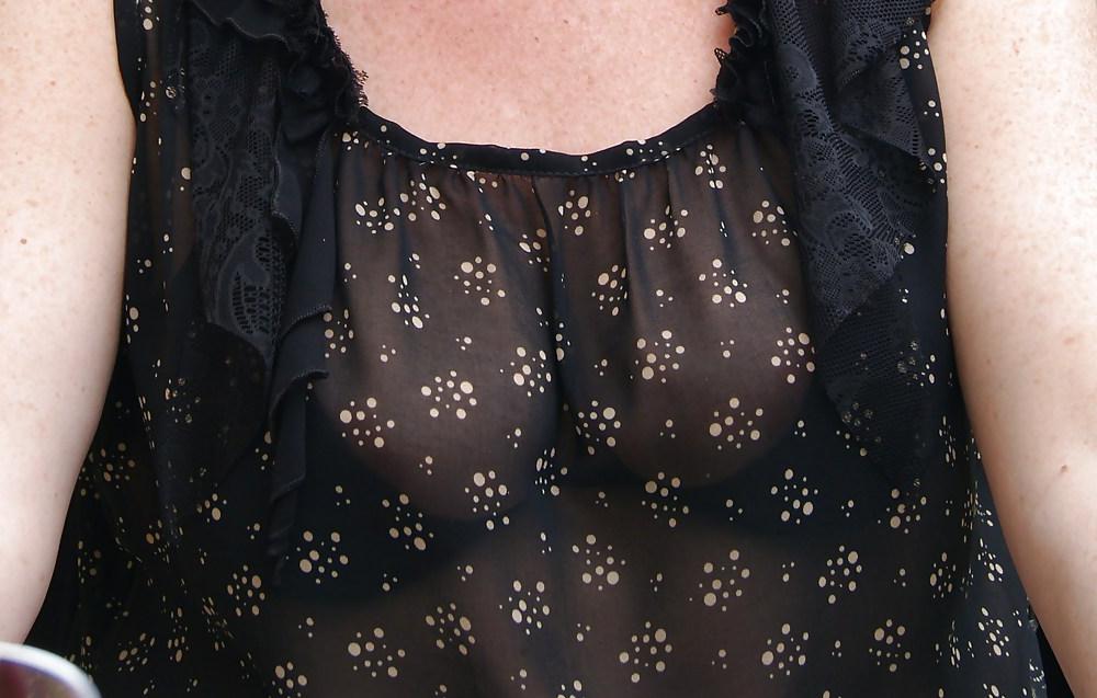 14P Braless cleavage see through