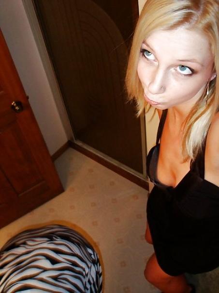 4P Teen self pics and nip slip