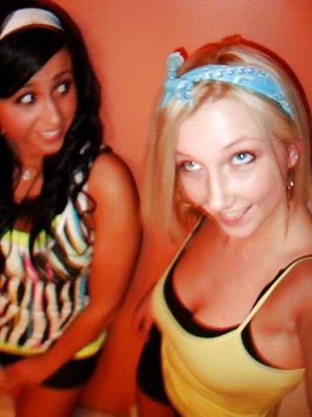4P Teen self pics and nip slip