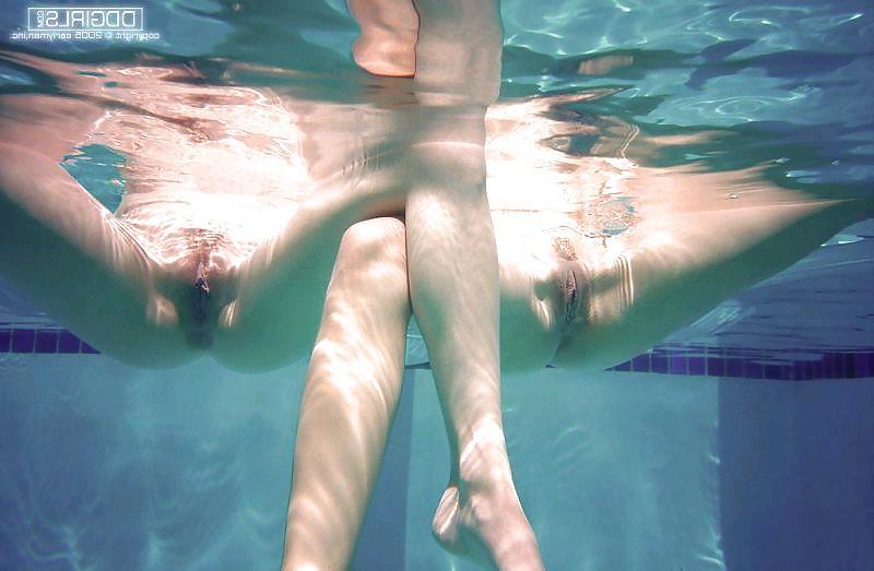 12P Underwater lesbian