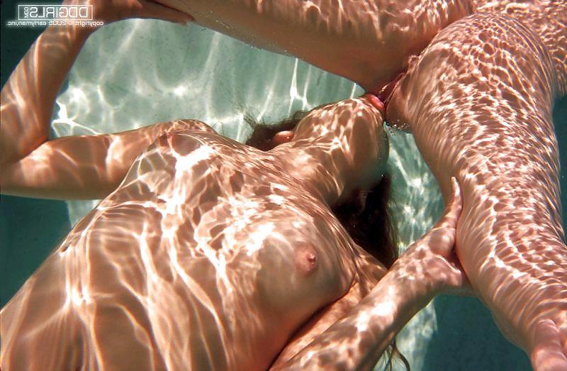 12P Underwater lesbian