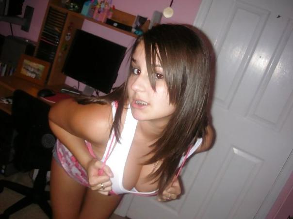 22P Teen cleavage