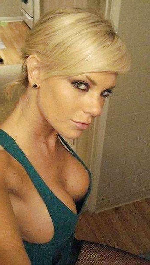 22P Teen cleavage