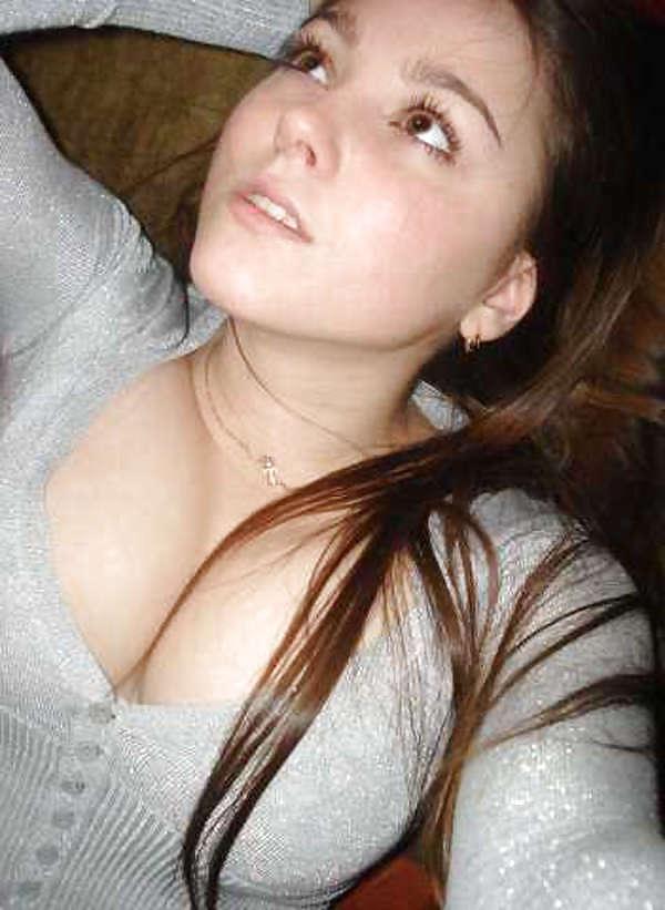 22P Teen cleavage