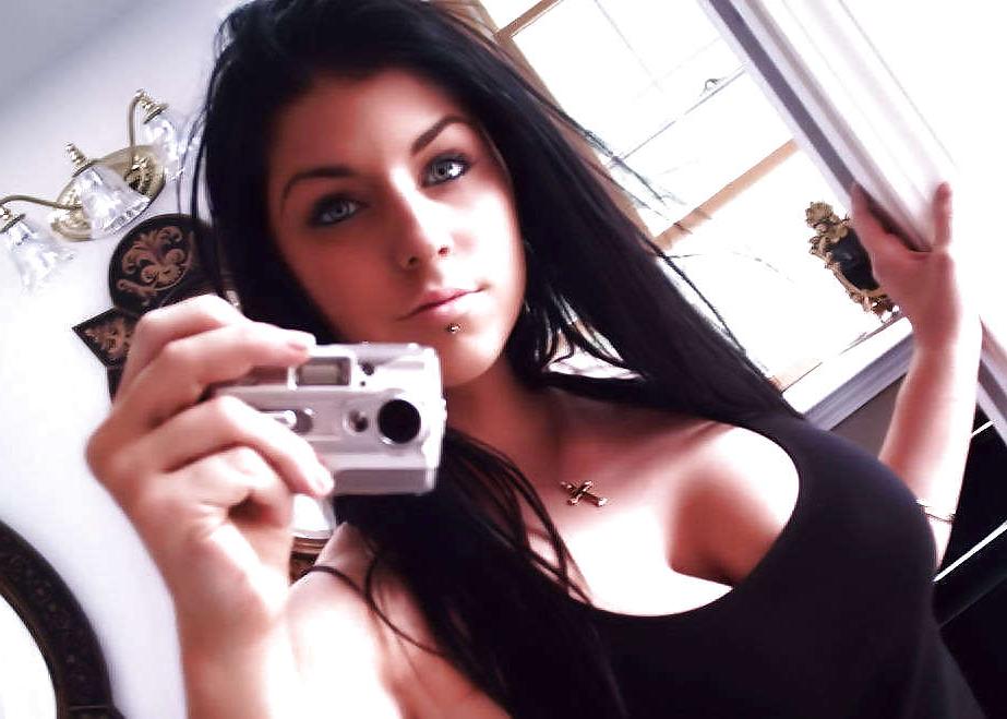 22P Teen cleavage