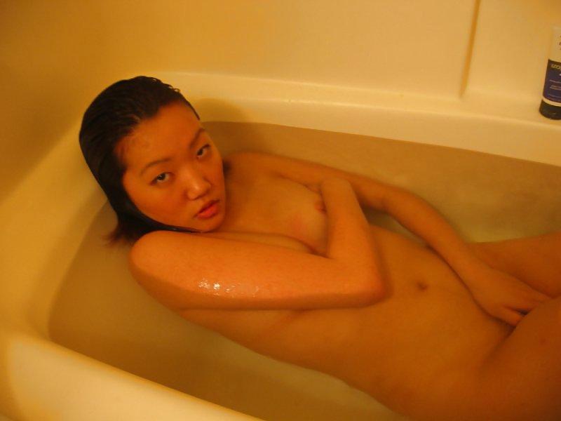 9P Asian girl with small breasts naked in tub