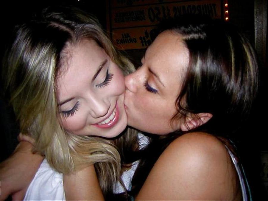 21P Kissing Girls Make me so wet!