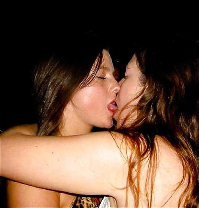21P Kissing Girls Make me so wet!