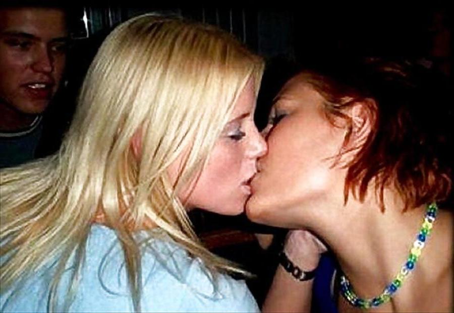 21P Kissing Girls Make me so wet!