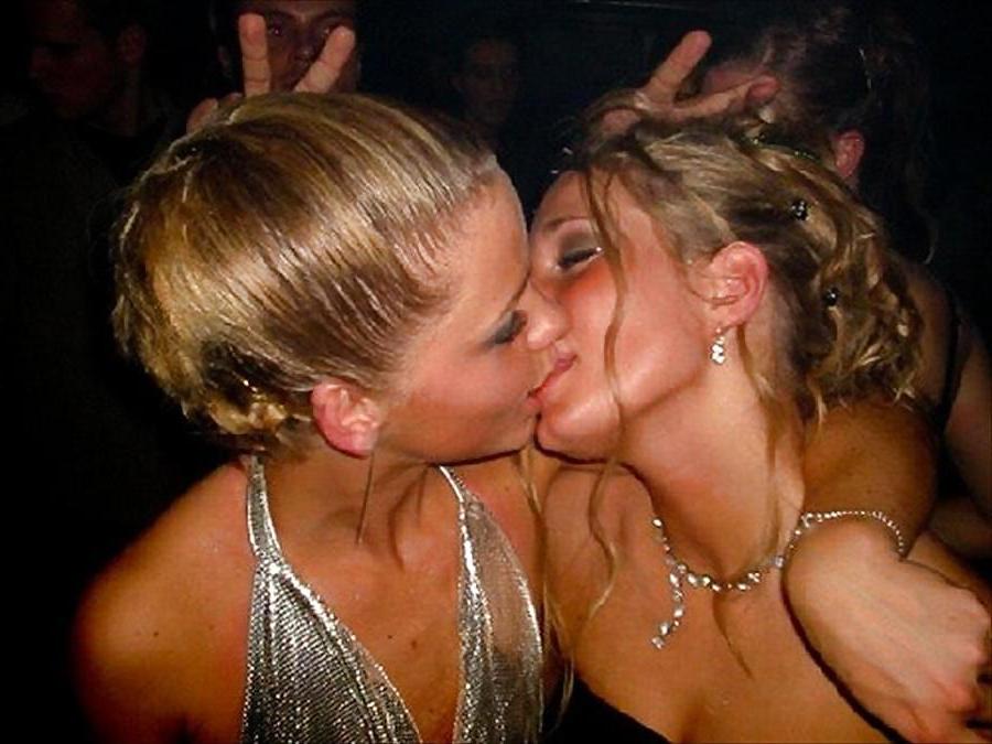 21P Kissing Girls Make me so wet!