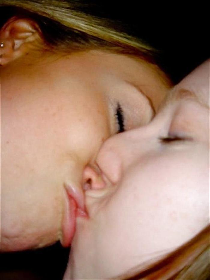 21P Kissing Girls Make me so wet!