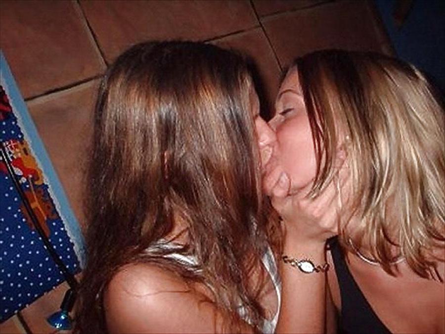21P Kissing Girls Make me so wet!