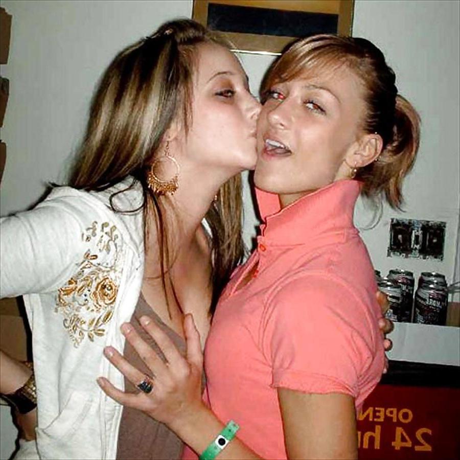 21P Kissing Girls Make me so wet!