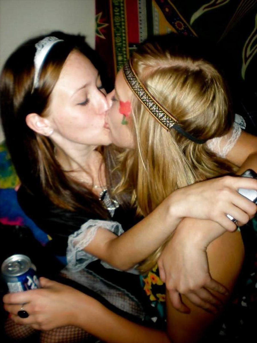 21P Kissing Girls Make me so wet!