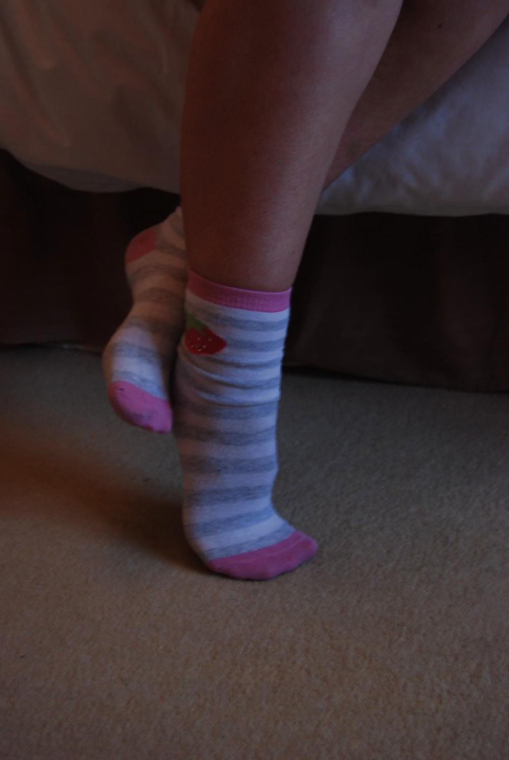 15P Sexy feet in cute socks
