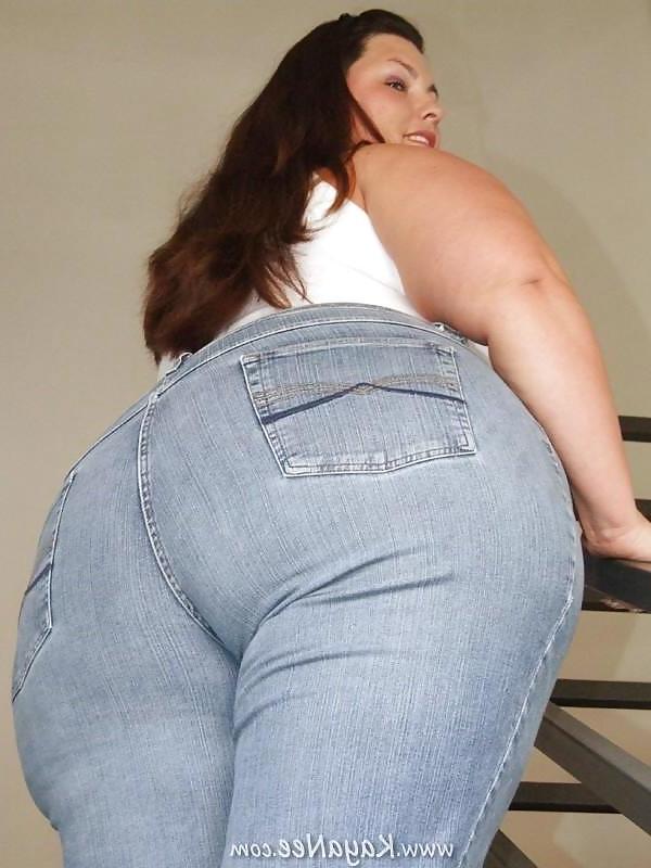 22P Sexy white bbw with a huge ass