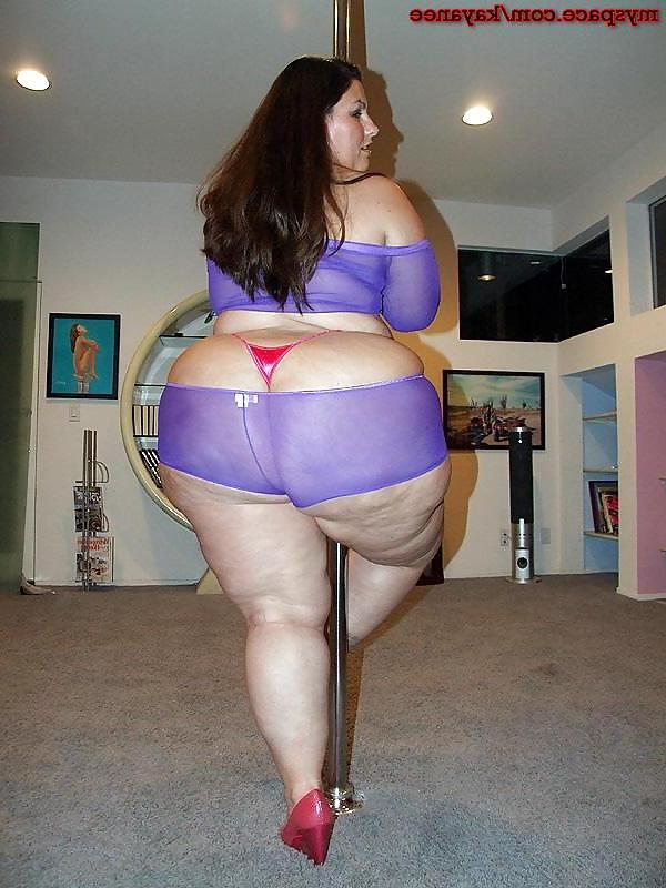 22P Sexy white bbw with a huge ass
