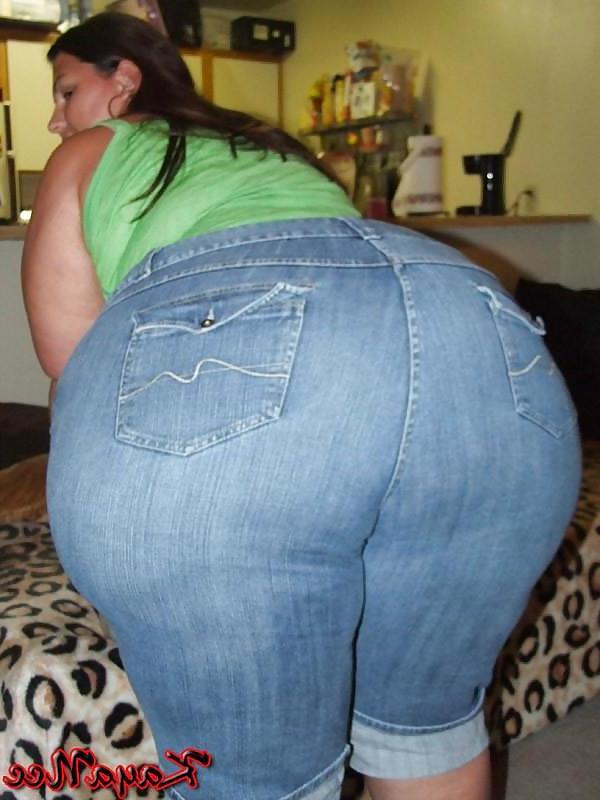 22P Sexy white bbw with a huge ass