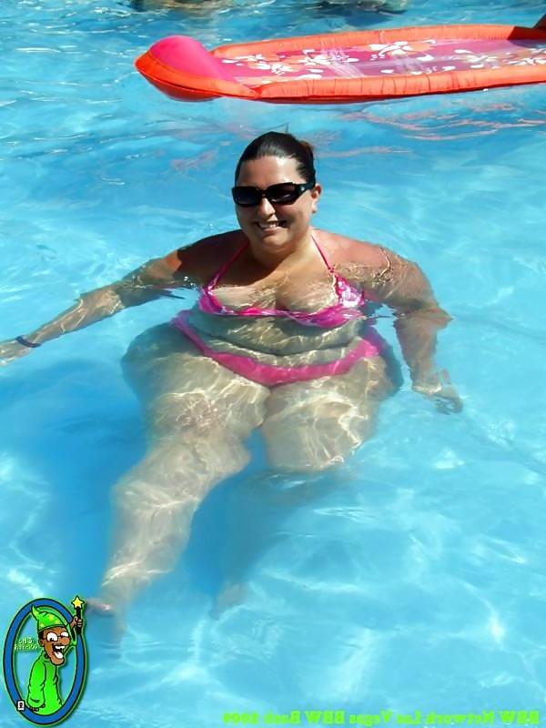 22P Sexy white bbw with a huge ass