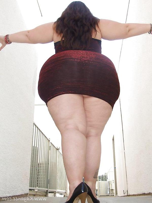 22P Sexy white bbw with a huge ass