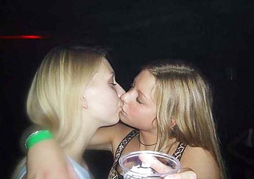 25P Kissing sweethearts 001