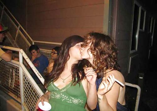 25P Kissing sweethearts 001
