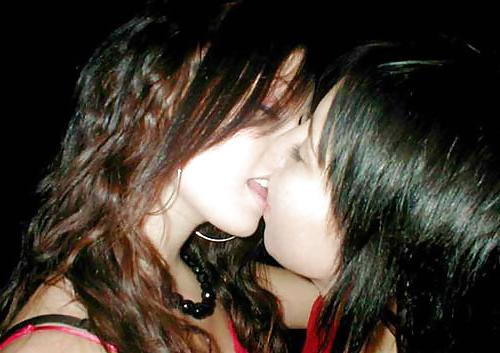 25P Kissing sweethearts 001
