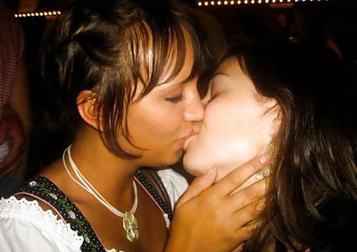 25P Kissing sweethearts 001