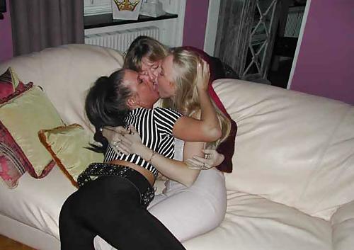 25P Kissing sweethearts 001