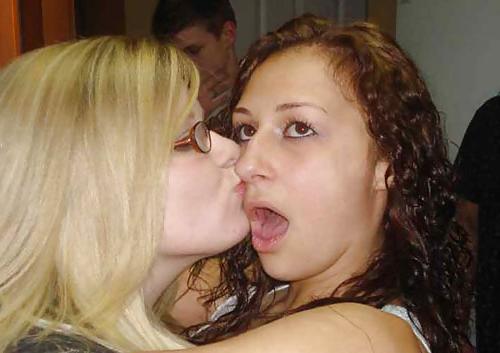 25P Kissing sweethearts 001