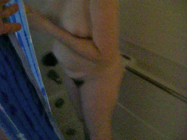 6P Hidden shower pics
