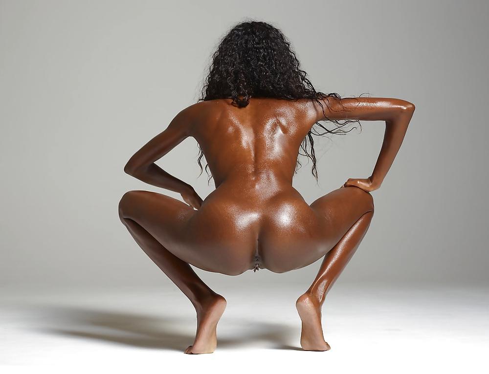 25P Awesome Black Girl Shows Sweet Pussy!