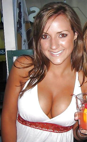 25P Nice cleavage shots