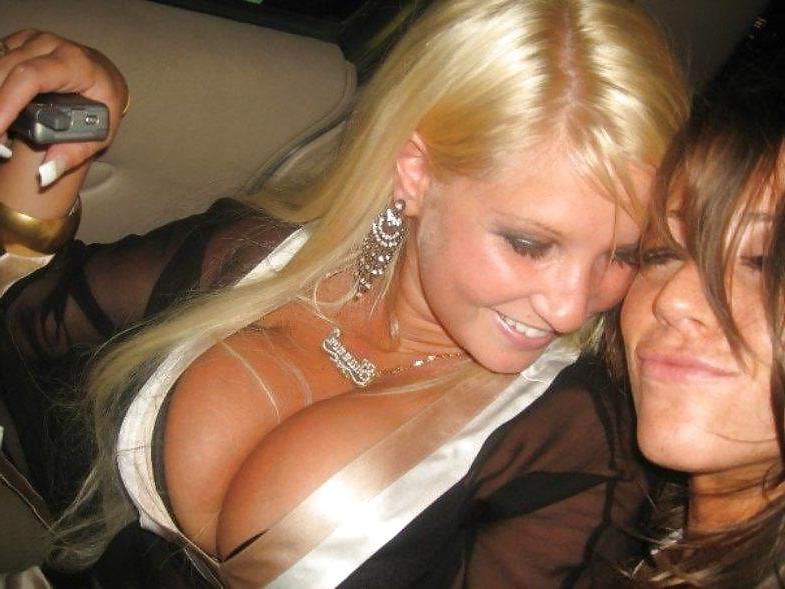 25P Nice cleavage shots