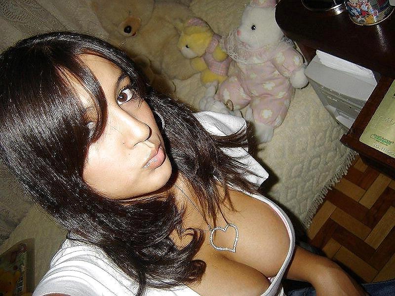 25P Nice cleavage shots